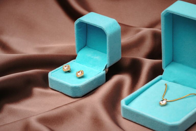 Necklace Box Packaging.